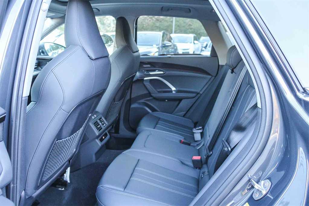 Thumbnail: 2025 Audi Q5 - 17