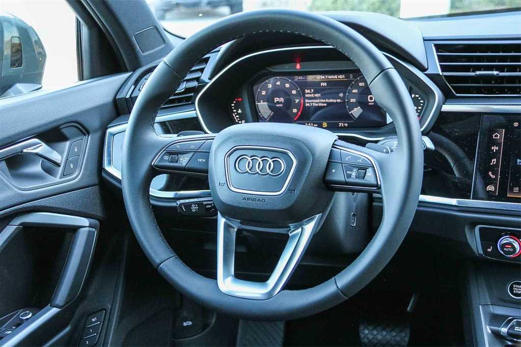 Thumbnail: 2025 Audi Q3 - 16