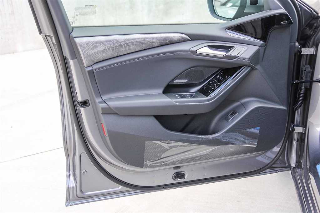 Thumbnail: 2025 Audi e-tron S - 22