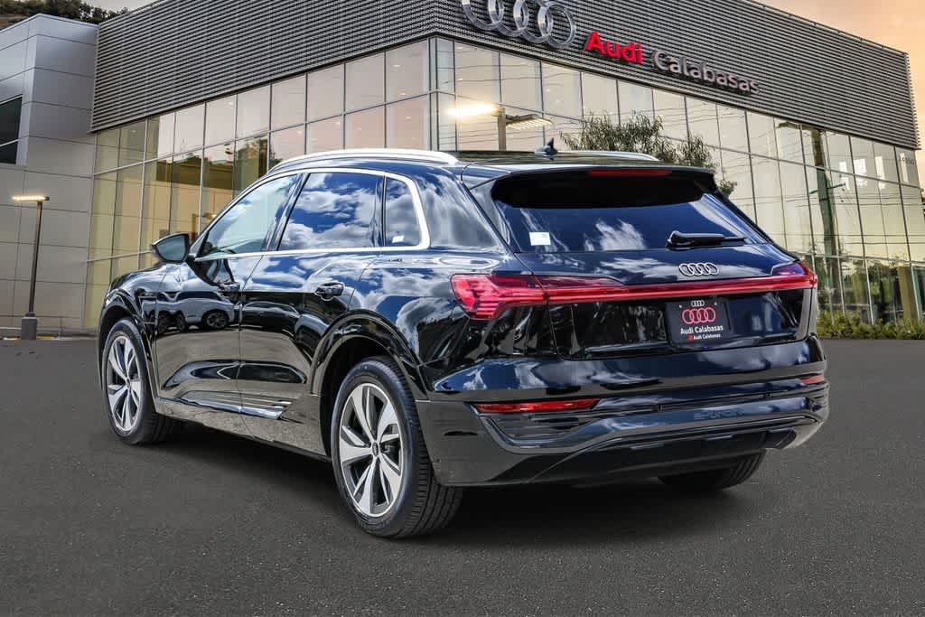 Thumbnail: 2024 Audi Q8 e-tron - 2