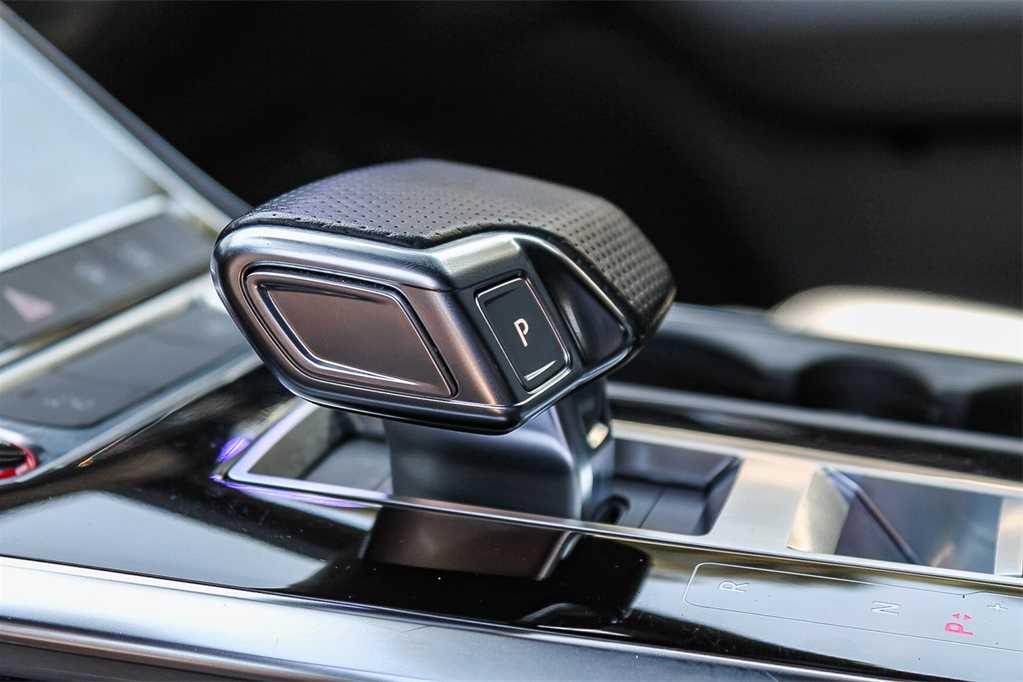 Thumbnail: 2022 Audi SQ8 - 25