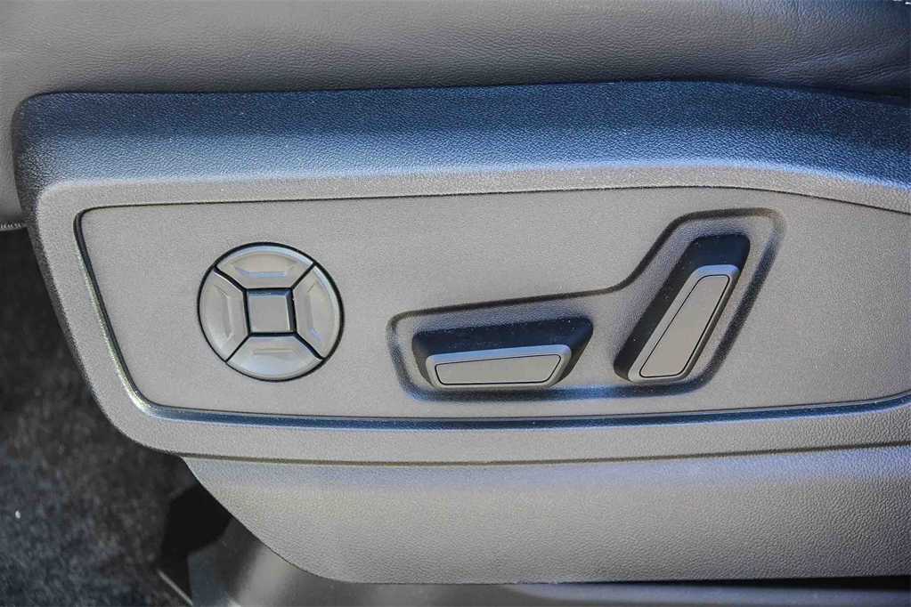 Thumbnail: 2025 Audi Q5 - 21