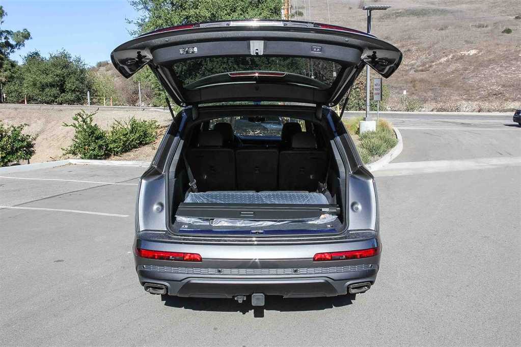 Thumbnail: 2025 Audi Q7 - 26