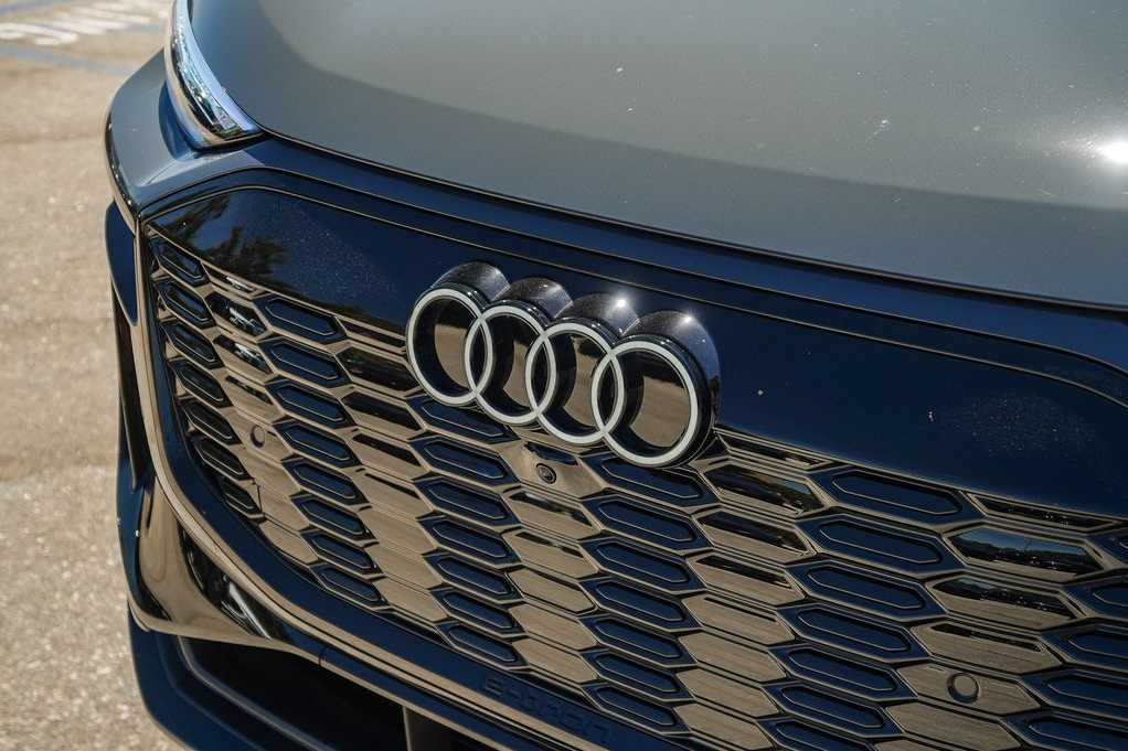 Thumbnail: 2027 Audi Q6 e-tron - 9