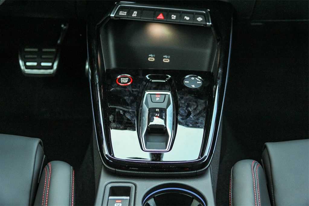 Thumbnail: 2025 Audi SQ5 - 14