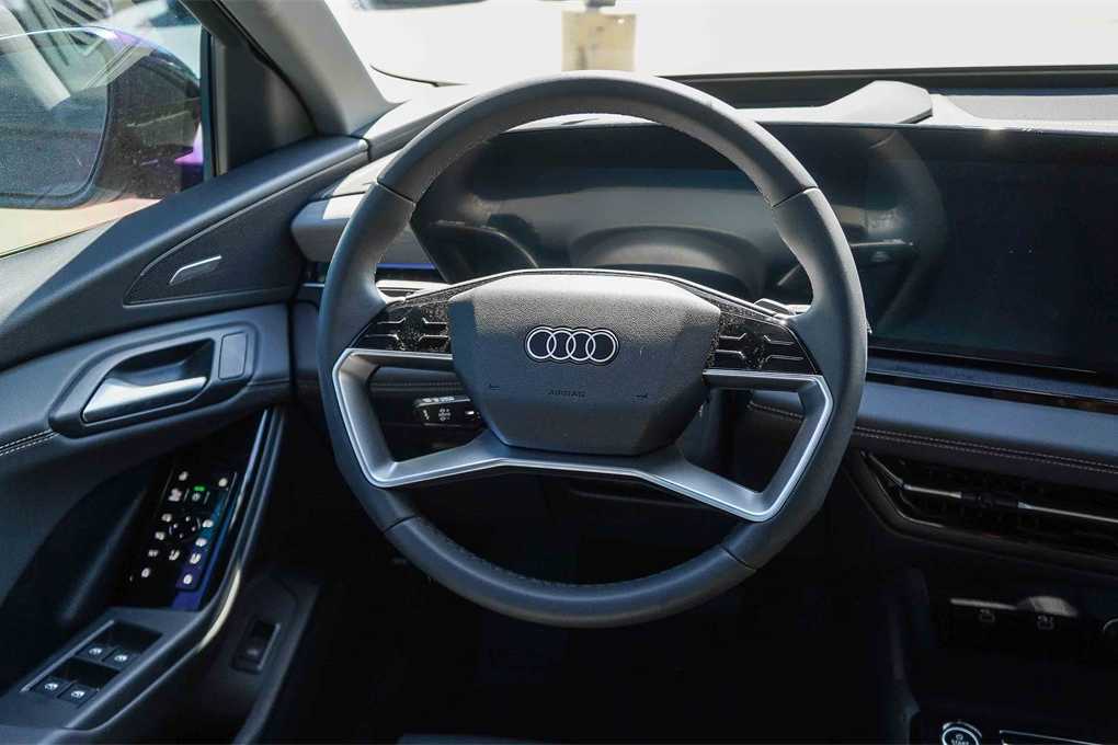 Thumbnail: 2025 Audi Q6 e-tron - 15
