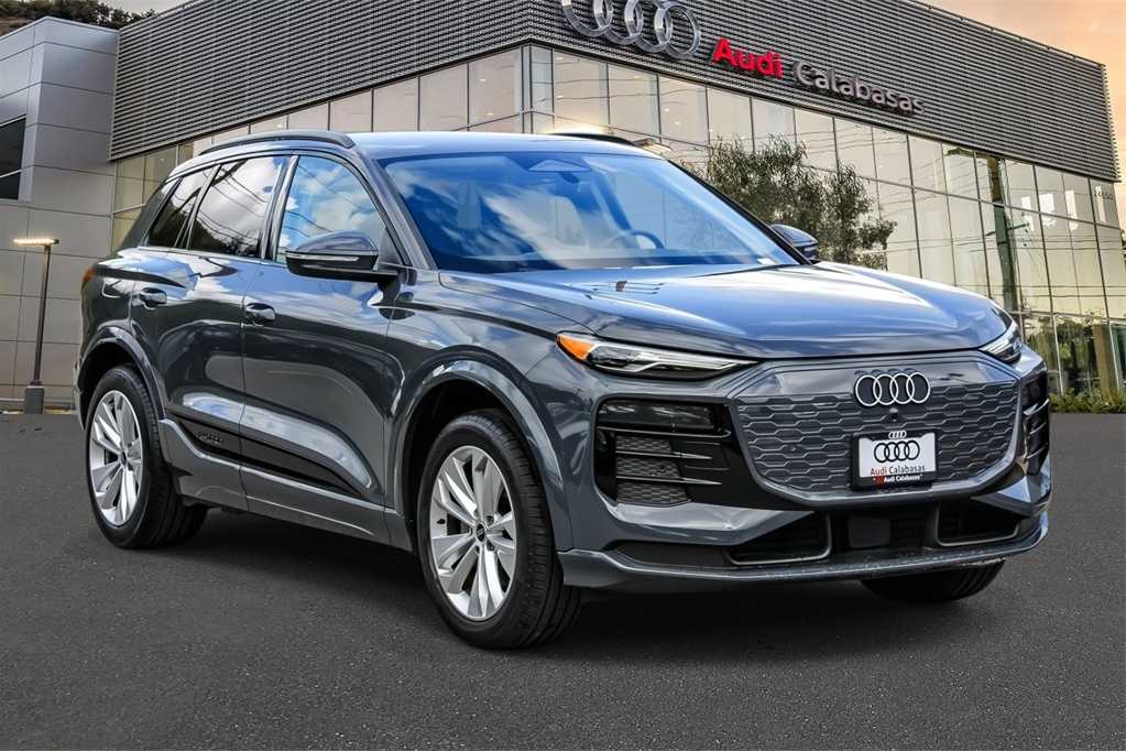 Thumbnail: 2025 Audi Q6 e-tron - 5