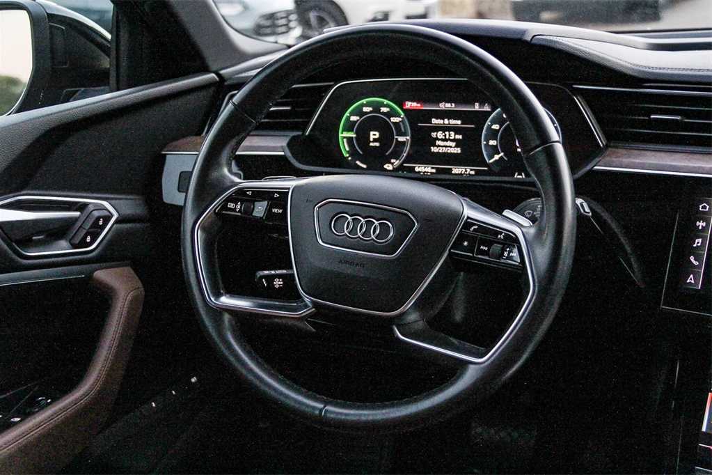 Thumbnail: 2022 Audi e-tron - 16