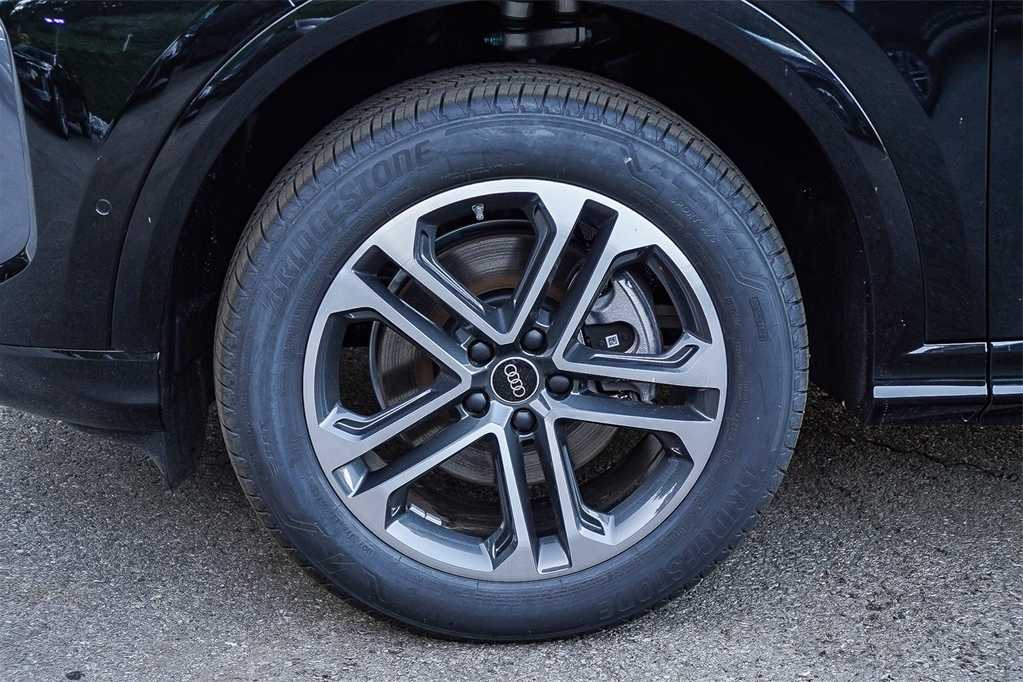 Thumbnail: 2025 Audi Q5 - 10