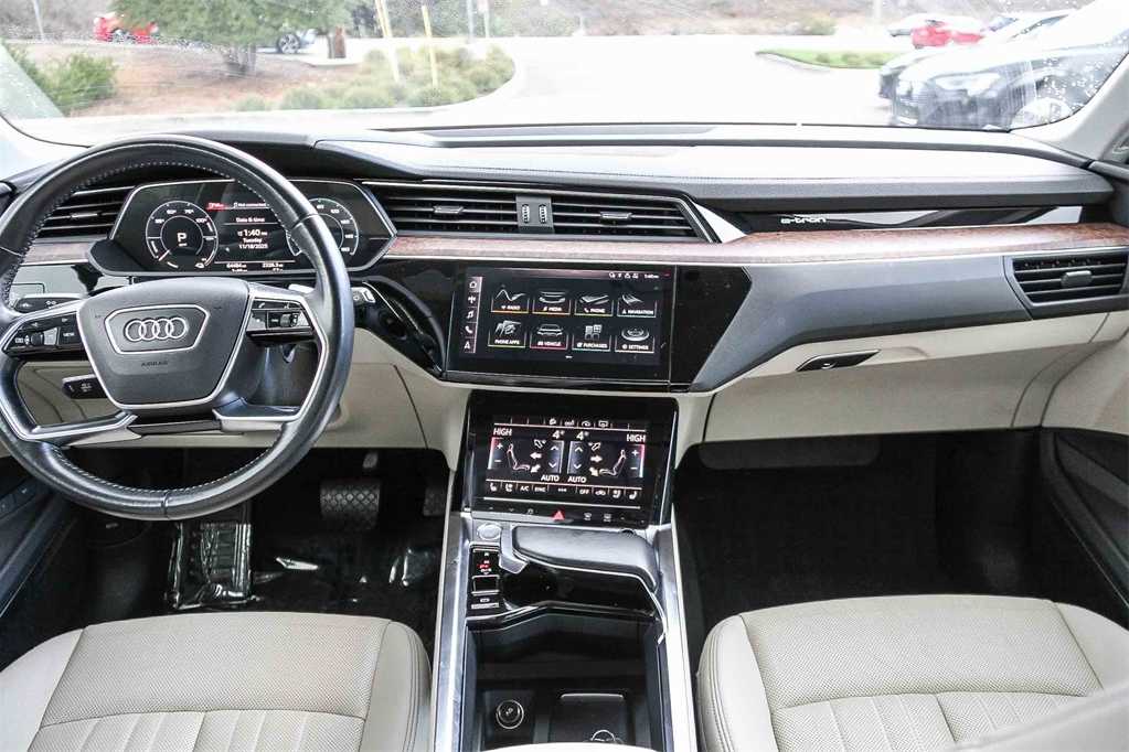 Thumbnail: 2019 Audi e-tron - 13