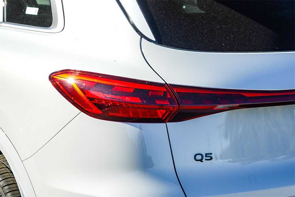 Thumbnail: 2025 Audi Q5 - 7