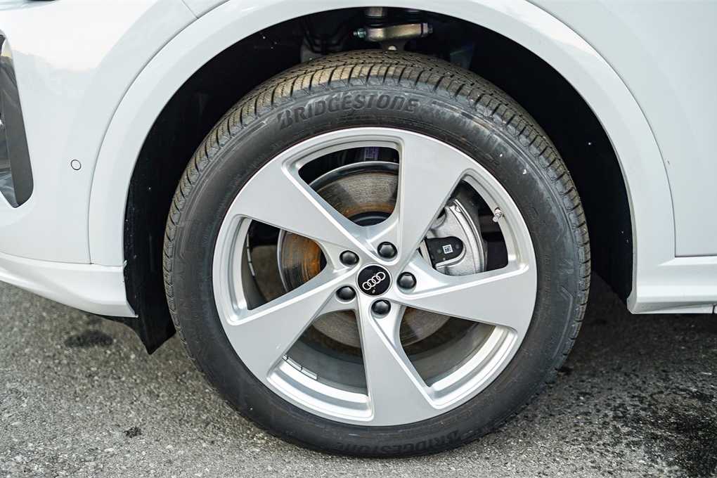 Thumbnail: 2025 Audi Q5 - 9