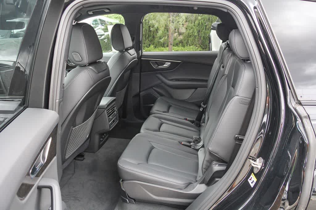 Thumbnail: 2026 Audi Q7 - 17