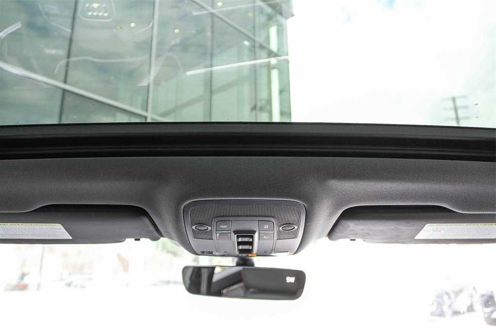 Thumbnail: 2025 Audi Q3 - 12