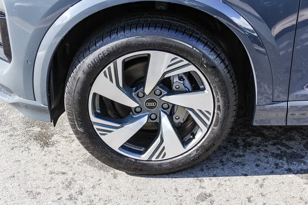 Thumbnail: 2025 Audi Q6 e-tron - 9