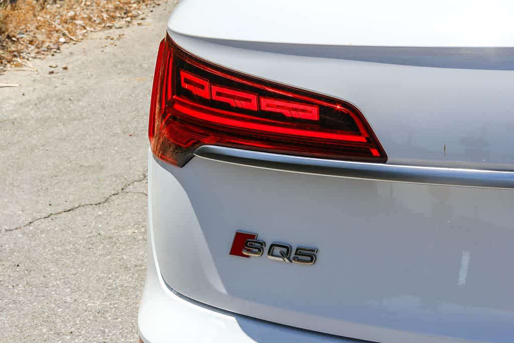 Thumbnail: 2023 Audi SQ5 - 11