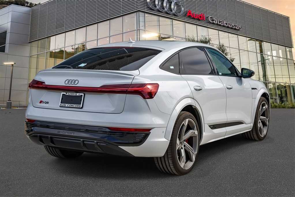 Thumbnail: 2024 Audi SQ8 e-tron - 4