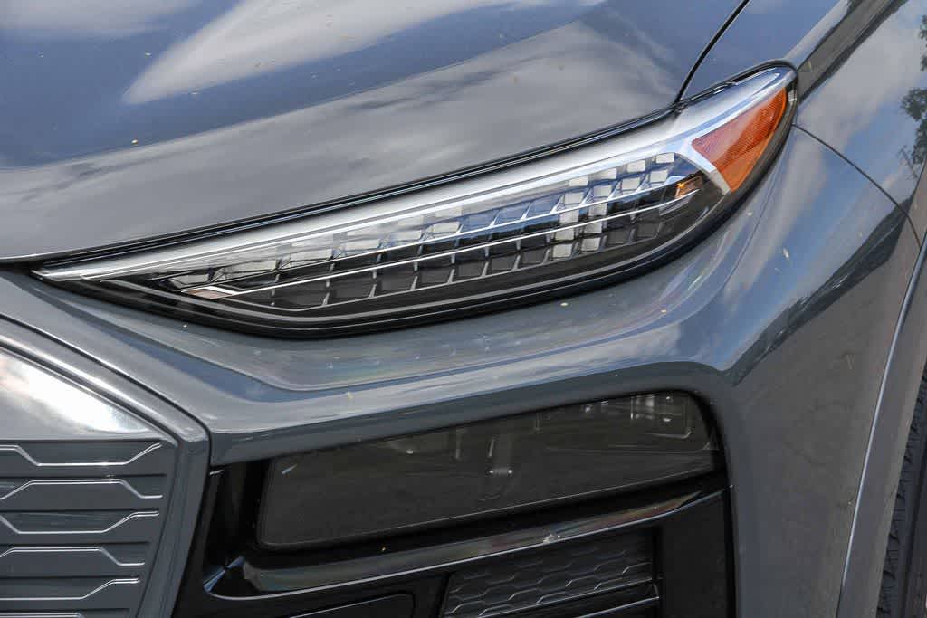 Thumbnail: 2025 Audi Q6 e-tron - 7