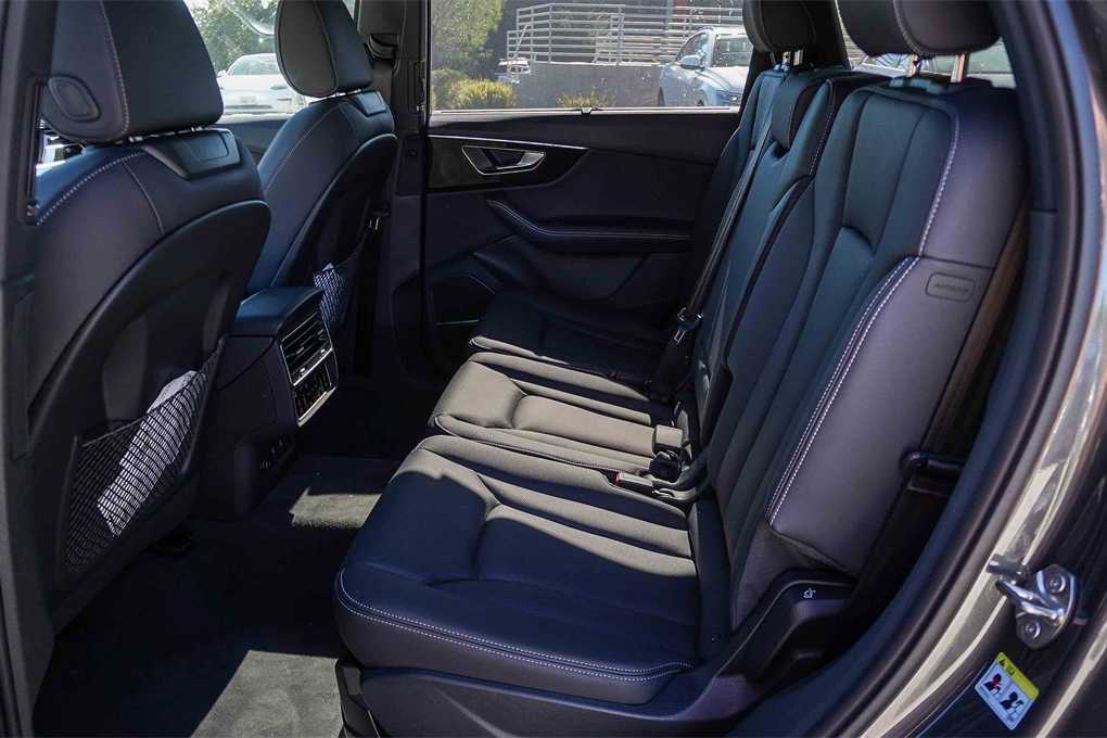 Thumbnail: 2025 Audi Q7 - 21