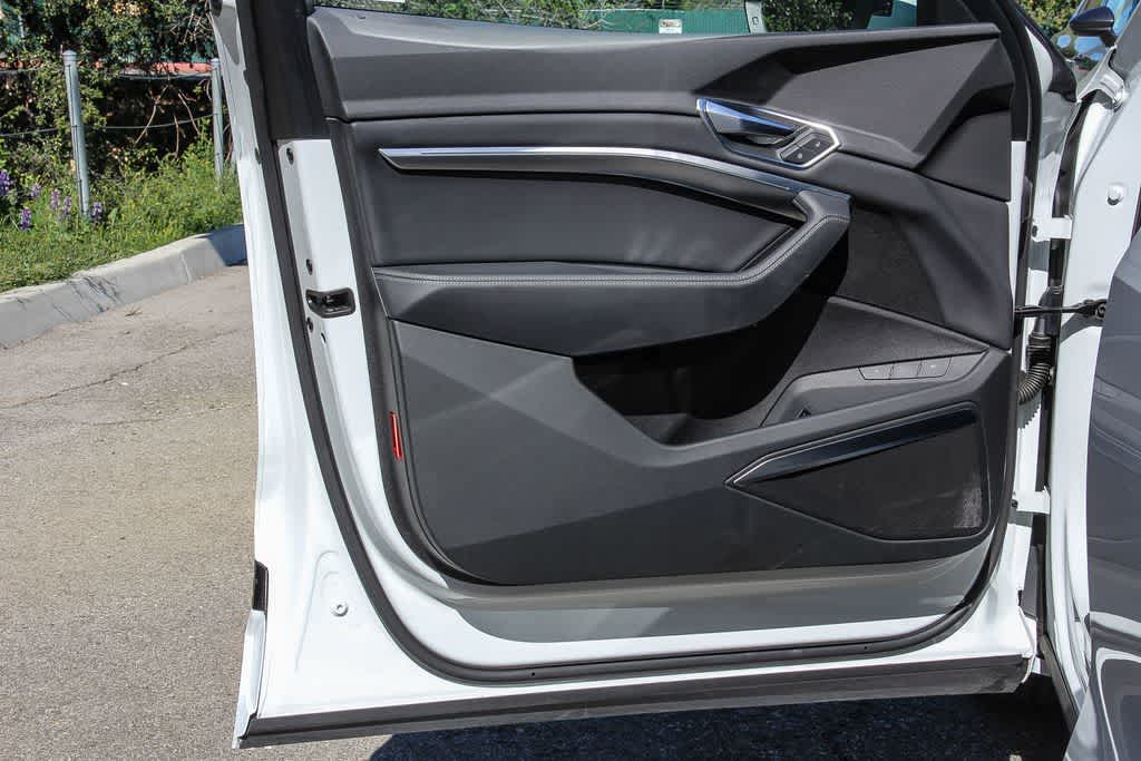 Thumbnail: 2023 Audi e-tron - 22