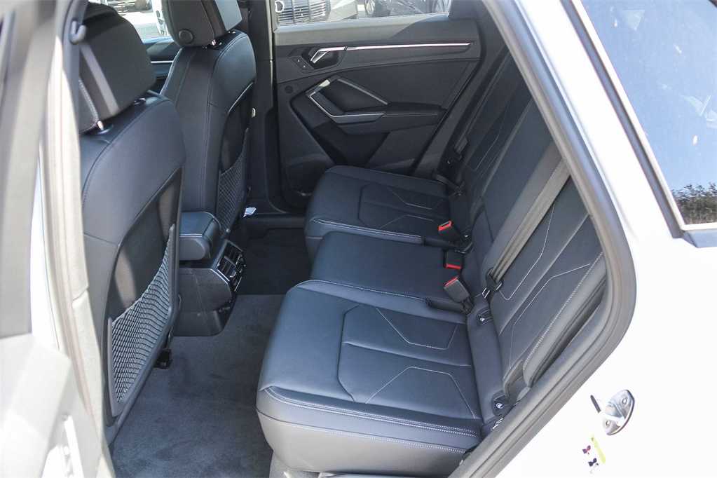 Thumbnail: 2025 Audi Q3 - 17