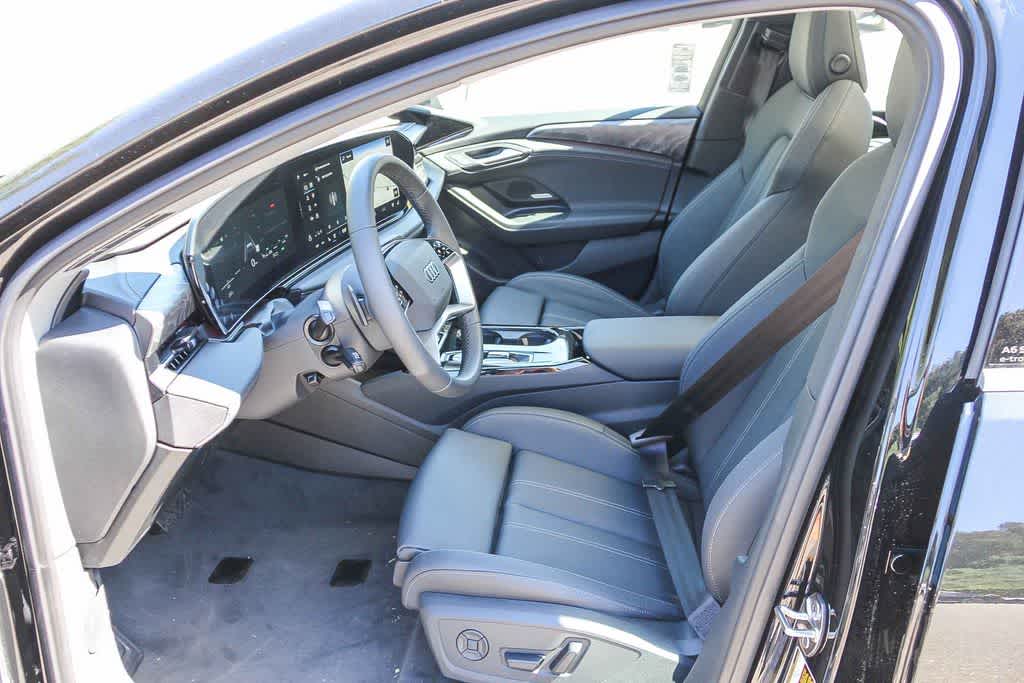 Thumbnail: 2025 Audi e-tron S - 20