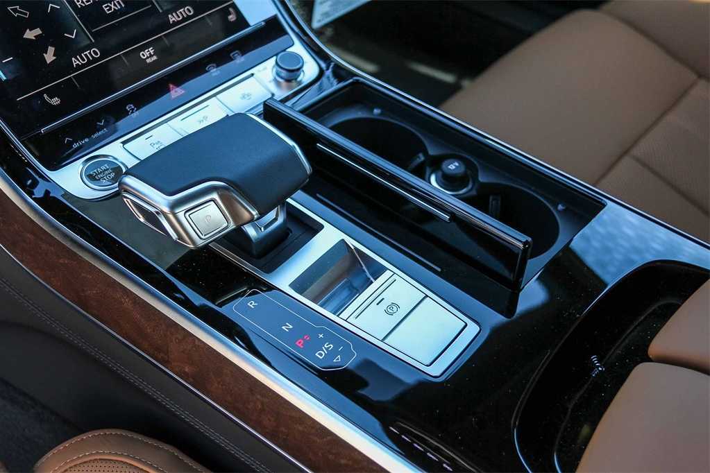 Thumbnail: 2025 Audi A8 - 20