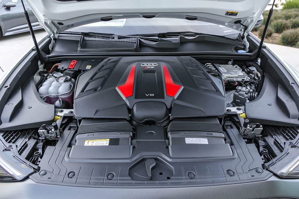 Thumbnail: 2026 Audi RS Q8 - 26