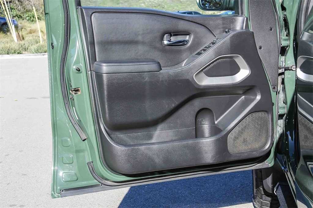 Thumbnail: 2023 Nissan Frontier - 21