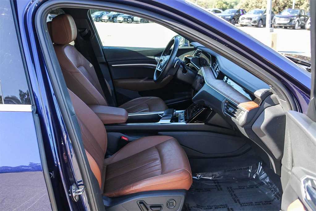 Thumbnail: 2022 Audi e-tron - 18