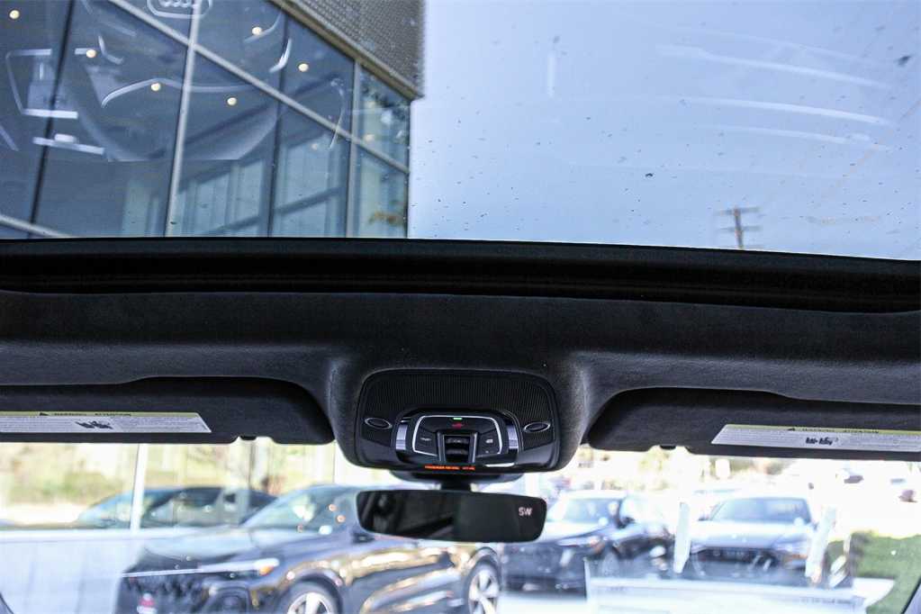 Thumbnail: 2026 Audi RS Q8 - 12