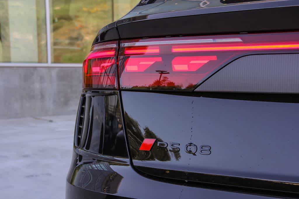 Thumbnail: 2026 Audi RS Q8 - 11