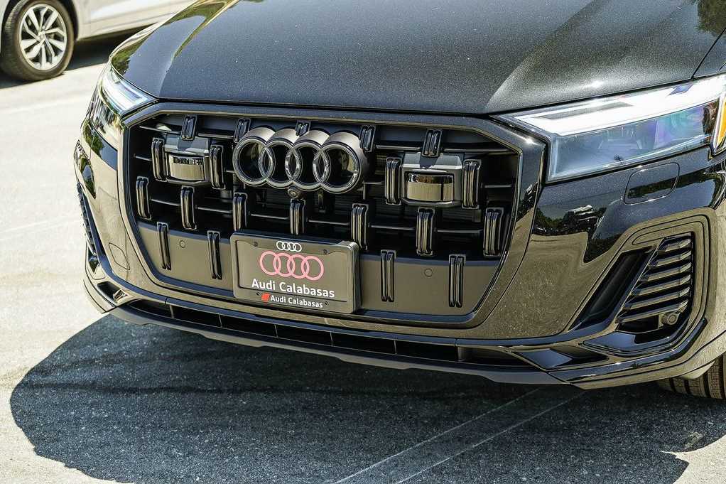 Thumbnail: 2026 Audi Q7 - 8