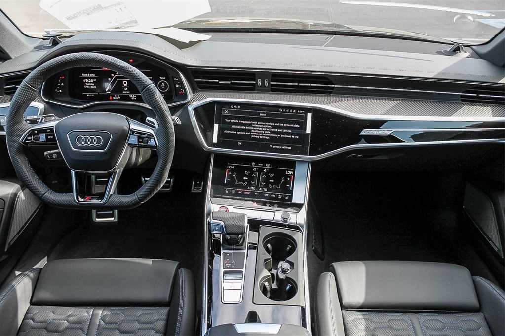 Thumbnail: 2025 Audi RS 6 - 12