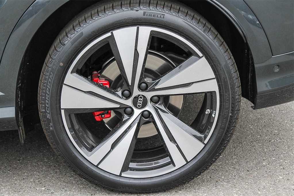 Thumbnail: 2025 Audi SQ5 - 11