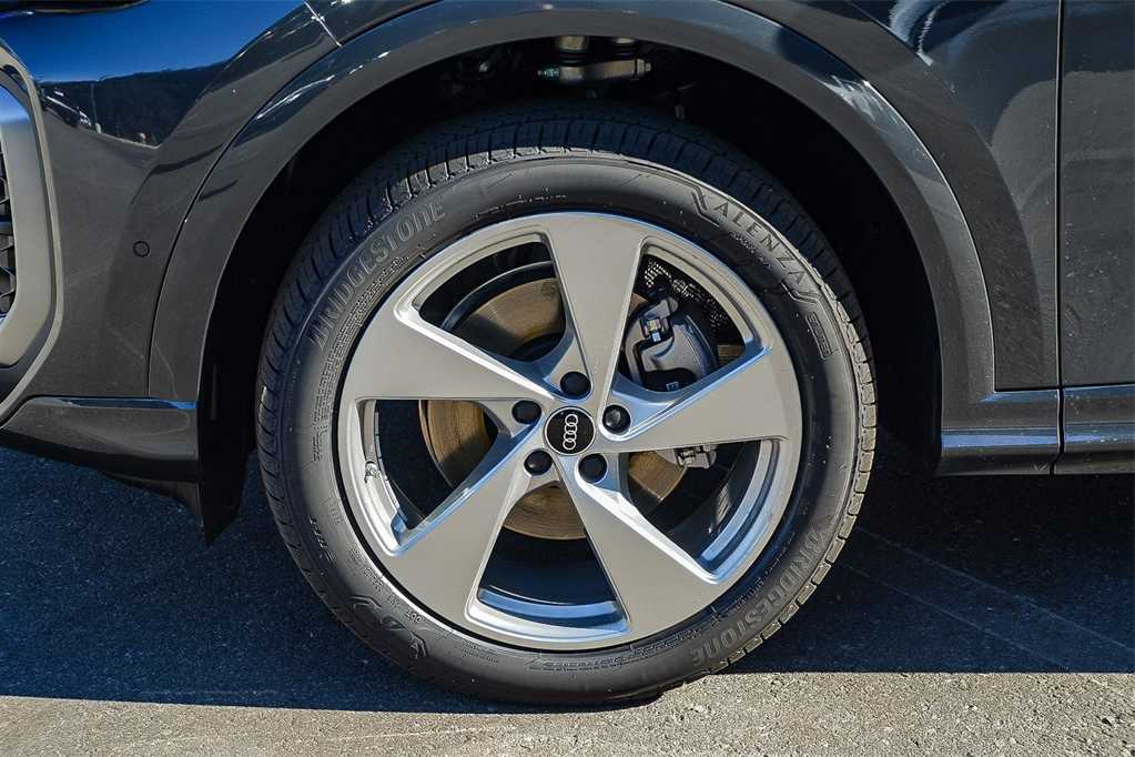 Thumbnail: 2025 Audi Q5 - 10