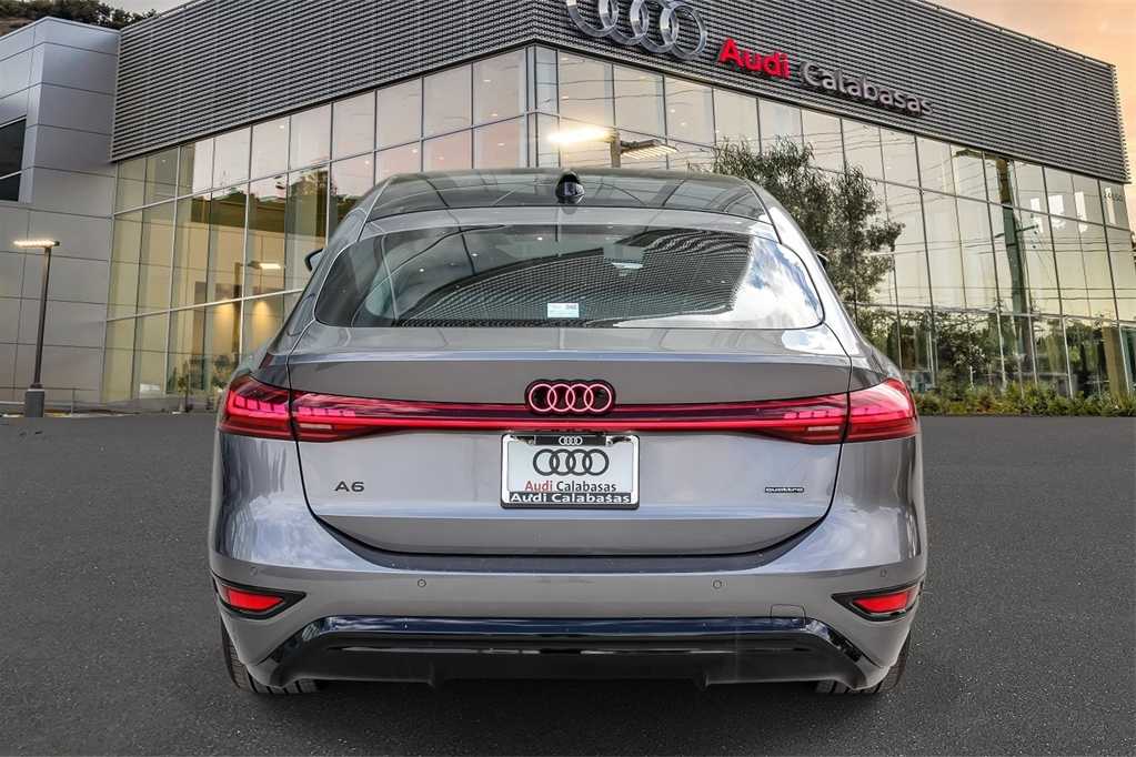 Thumbnail: 2025 Audi e-tron S - 3