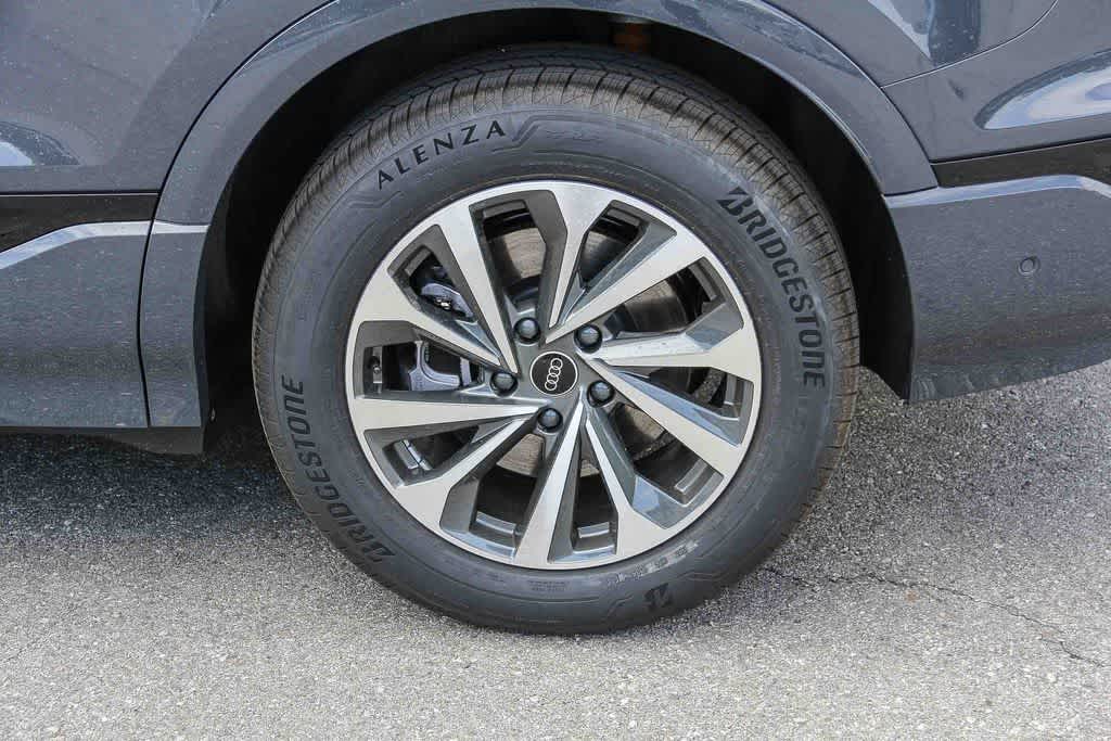 Thumbnail: 2025 Audi Q6 e-tron - 10