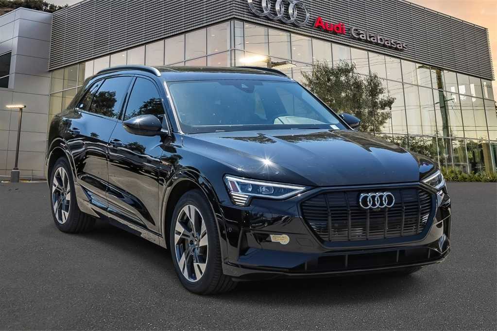 Thumbnail: 2022 Audi e-tron - 3