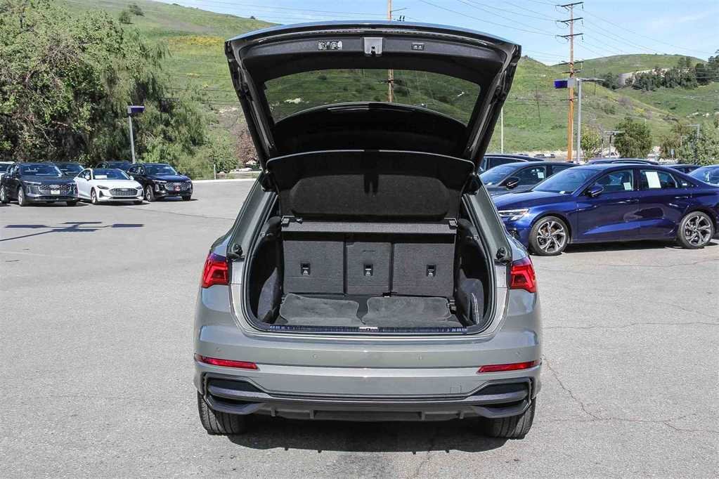 Thumbnail: 2025 Audi Q3 - 24