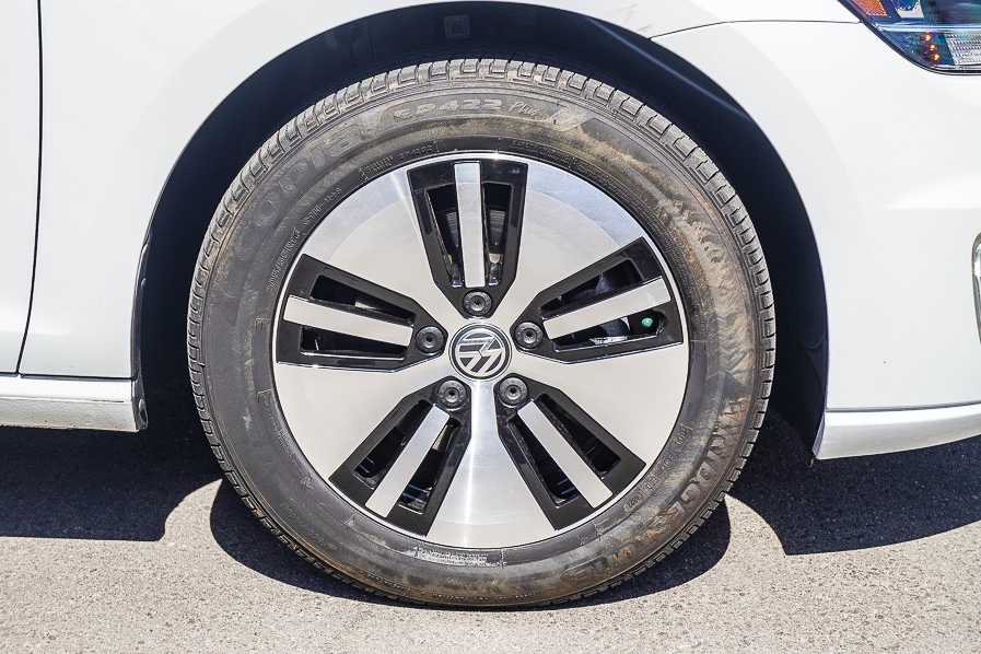 Thumbnail: 2019 Volkswagen e-Golf - 9