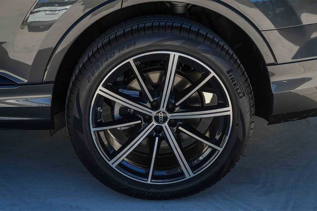 Thumbnail: 2025 Audi Q7 - 11