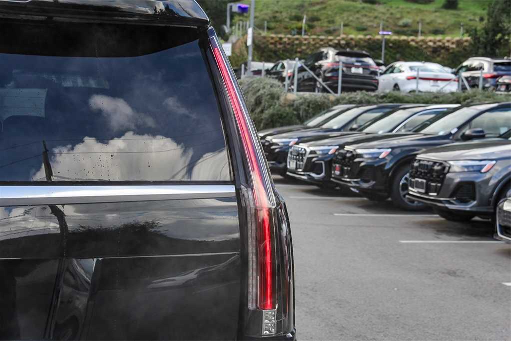 Thumbnail: 2017 Cadillac Escalade - 11