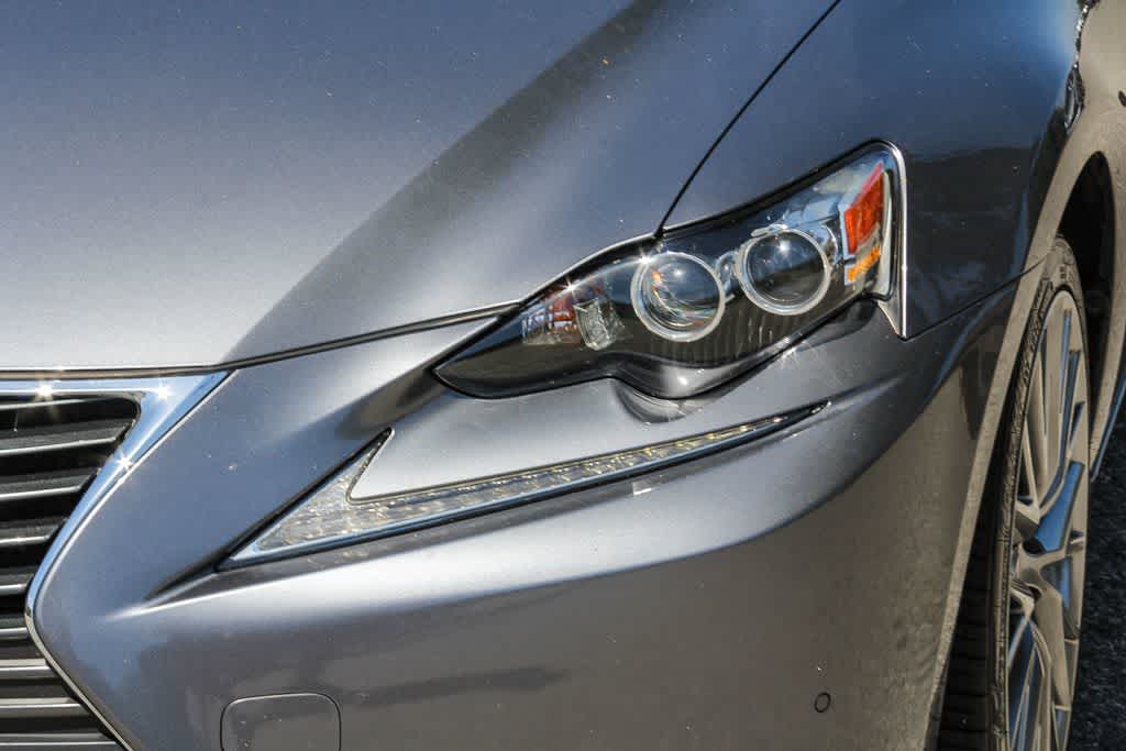 Thumbnail: 2016 Lexus IS - 7