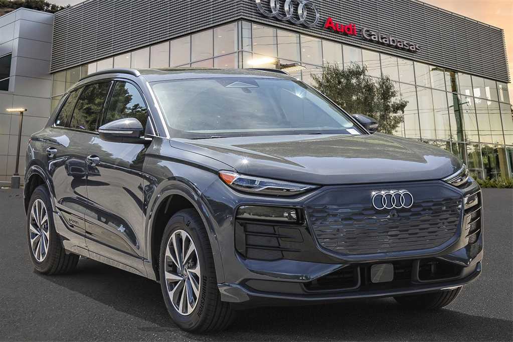 Thumbnail: 2025 Audi Q6 e-tron - 3