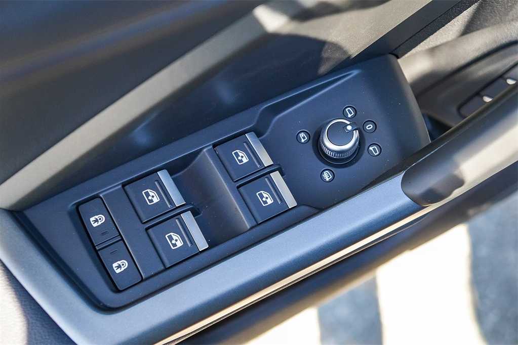 Thumbnail: 2025 Audi Q3 - 23