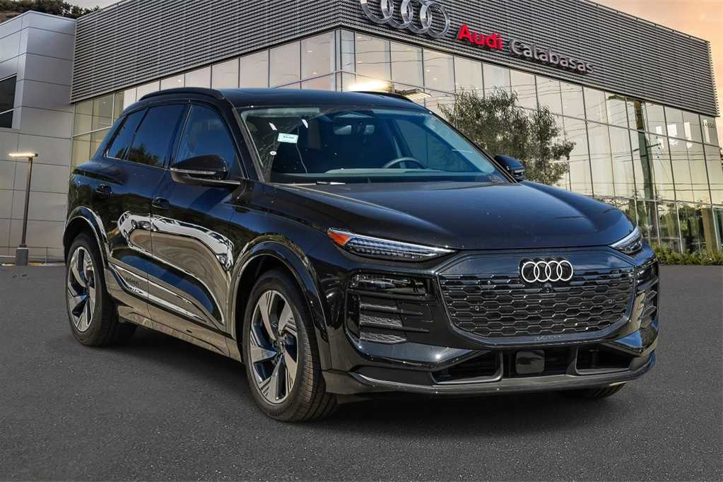 Thumbnail: 2025 Audi Q6 e-tron - 3