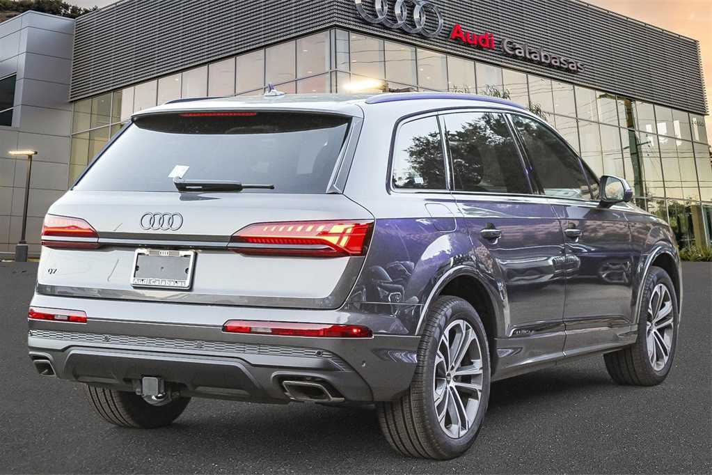 2025 Audi Q7 45 Premium Plus photo 4