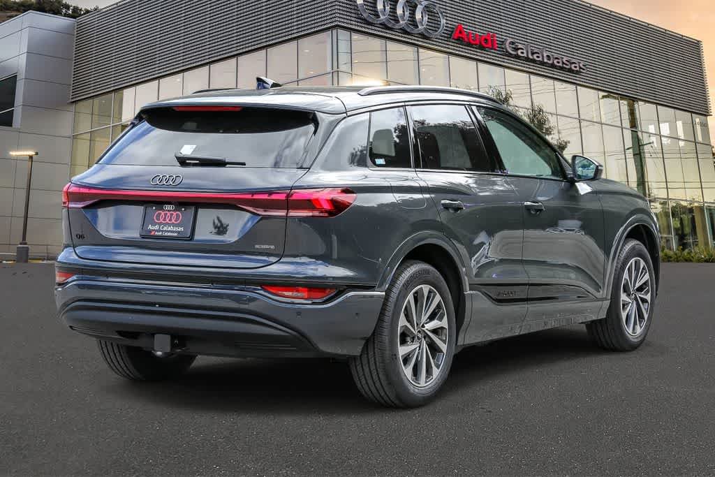 Thumbnail: 2025 Audi Q6 e-tron - 4