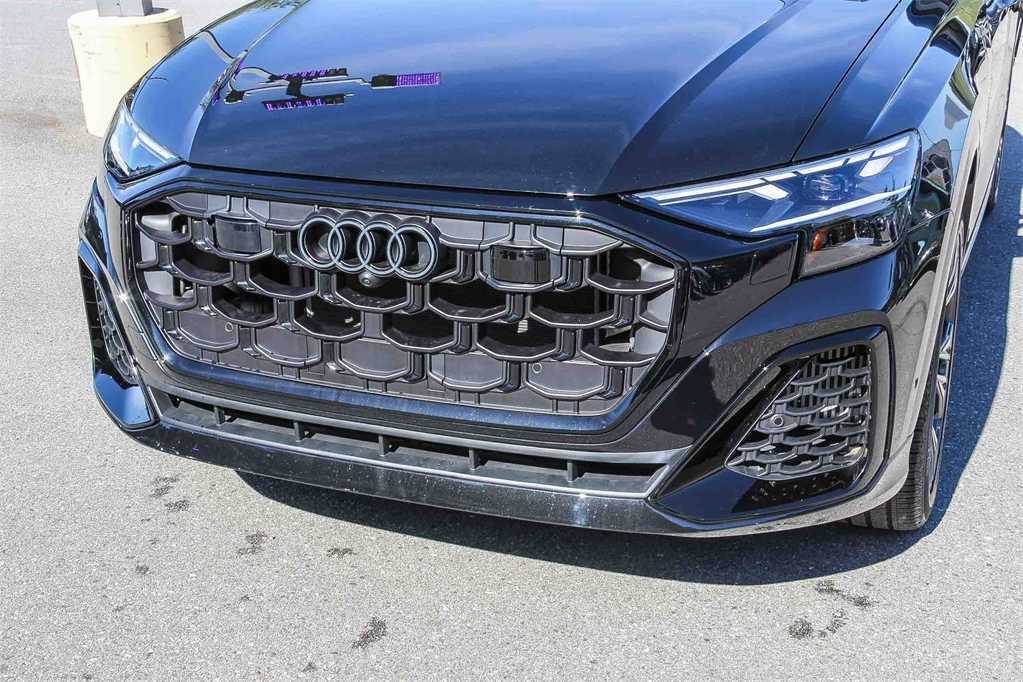 Thumbnail: 2025 Audi Q8 - 8